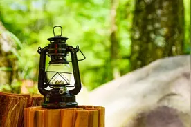 露营灯推荐：高瓦数LED灯用法多，煤油灯、露营灯条挂出写意氛围图片