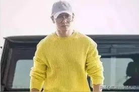 建议男人少穿背心+短裤，看着很油腻！学学黄晓明这样穿，很帅气图片