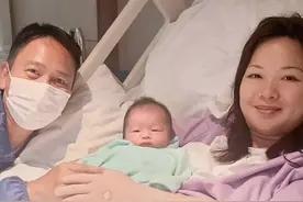 恭喜！知名港星王祖蓝66岁舅父老来得子，发文宣布爱妻平安生子图片