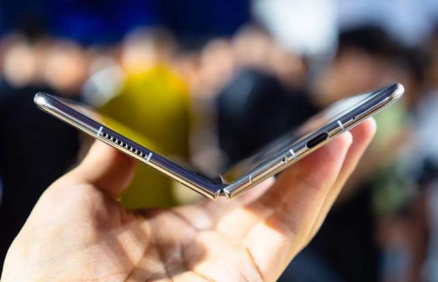 预算超8000元，选iPhone14还是荣耀Magic V2?真实感受不吐不快