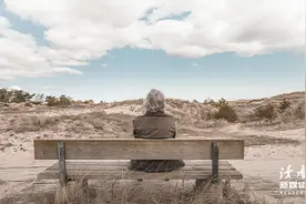 中年以后，不多言、不多事、不多情图片