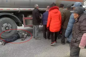 太悲剧！高港某路口油罐车与电瓶三轮车相撞，现场惨不忍睹图片