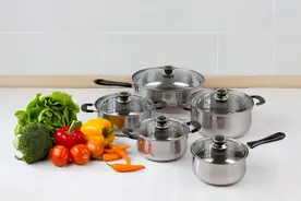 不锈钢锅烧焦变黑，别再用钢丝球刷了，教你一招，省时省力，旧锅秒变新锅图片