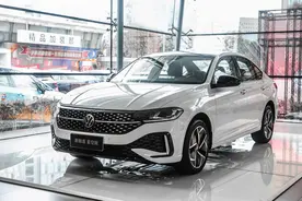 探店丨图说新朗逸星空版对年轻人的吸引力为何大涨图片