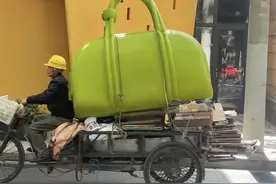 大学生毕业去上海被现实劝退：再高的学历，比不过180的麻辣烫图片