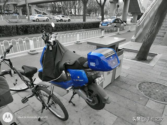 首发全新一代骁龙8旗舰移动平台 可恶又被moto edge X30装到了