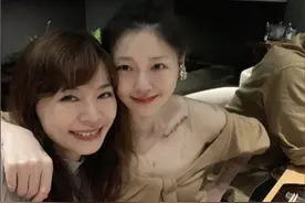 大s婚后首露正脸，与具俊晔会友颜值回春，秀夫妻情侣纹身超高调图片