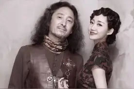 三宝小25岁娇妻直播赚钱办音乐剧，儿媳是大女主，婆婆更厉害图片