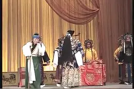 经典京剧《遇皇后打龙袍》舞台版 康万生 兰文云 加返场图片