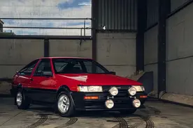 全新车一般的丰田AE86，拓海都羡慕图片