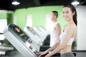 每天坚持锻炼，你会变年轻吗？长期健身的好处是什么？图片