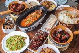 安徽刘大姐请闺蜜吃饭，闺蜜吐槽吃得太寒酸，网友：“不识货”图片