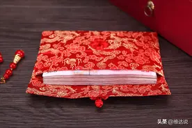 天津一家人去青岛参加满月酒，随礼2000，酒菜一上桌直呼：太豪横图片