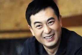 张嘉译：前妻杜珺伤了他的心，邂逅王海燕后，家庭终于幸福美满图片