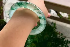 有一个爱吃醋的闺蜜是怎样的体验图片