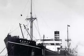 1942年日军欲淹死1816名英国战俘，我国渔民救出384人，藏匿3人图片