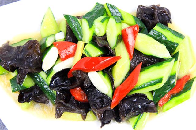 “七月中、腊月半，老人过得心胆颤”，为啥？这6种食物或可缓解