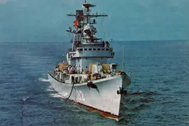 中国海军舰队首次出访，回港检修发现9道裂缝，桅杆天线不知所踪图片