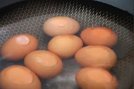 煮鸡蛋几分钟最营养？家里吃鸡蛋要留意了，好多人不懂，涨知识图片