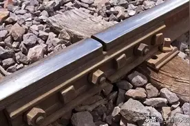 高铁铁轨真的没有缝？理论上铁轨可以无限长，怎么克服热胀冷缩？图片