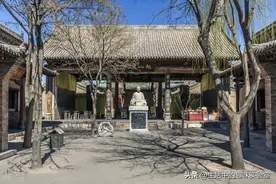 为啥之前要花很多钱修庙？现在又为什么都拆了？图片
