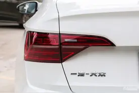 大众速腾：跌到10.05万，满油能跑900Km，30天狂卖16628辆图片