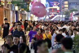 “上海男子卖掉房子移居锦州”被群嘲，揭露了当下社会病态的一幕图片