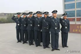 保安为何有的喜欢上白班，有的喜欢上夜班？两者有何不同？图片