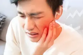 口腔溃疡总是反反复复，是哪里出现了问题？医生教你如何改善图片