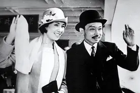 洞房夜，19岁新郎揭开盖头，一把抓起新娘脚丫，捧在手心：太好了图片