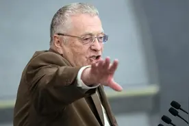 日里诺夫斯基：一直和普京争总统之位，普京为何却一直重用他图片