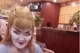 网友第一次奔现就遇到了一位阿姨，哈哈哈哈以后再也不敢网恋了图片