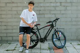 凤凰599电动自行车测评：配26寸轮毂，21级变速，最高续航400公里图片