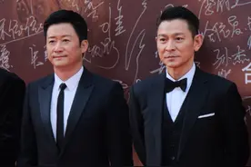 华表奖这一夜，明星们的微表情和小动作，撕开了娱乐圈的遮羞布图片