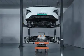 打出“最安全新能源车”旗号，吉利银河L7整车拆解秀肌肉图片