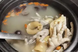 花胶瑶柱鸡脚汤，满满的胶原蛋白，补血养颜，适合熬夜看球赛的我图片