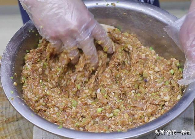 调饺子馅，牢记“4放2不放”，保证油润多汁，鲜嫩可口，真香
