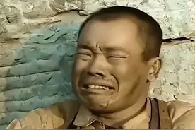 《亮剑》中最精彩的王有胜、李云龙gif表情包┃士兵得意傻笑图片