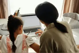 数学题成了文字游戏？儿子数学题被判错，名校毕业的家长质疑老师图片