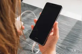 手机充电也会“说话”了，开启这个开关，充电会有语音播报图片