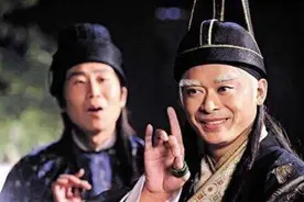 古代太监方便的时候，到底是站着还是蹲着呢？其实都不是图片