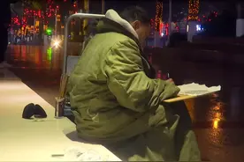 贵阳街头“背篼”画师火了！一边流浪一边卖画，可记者却发现真相不简单图片