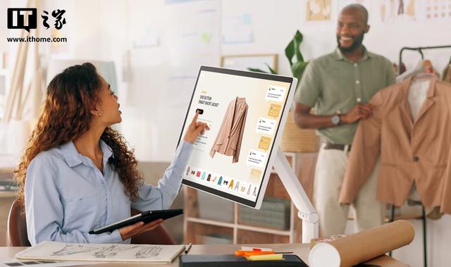 配台灯风格支架，LG Smart Monitor Swing“闺蜜机”海外发布