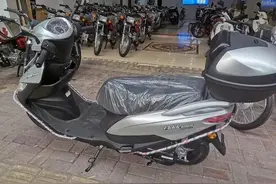 这是个中秋节，我入手了铃木UU125小踏板优友网红神车图片