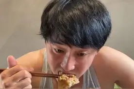 著名演员居住现状首曝光！演戏10年蜗居北京二环10㎡，存款5位数图片