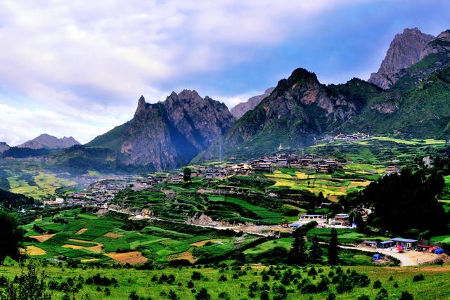 甘南旅游,这才是正确自驾线路:可顺路玩九寨沟,色达,莲宝叶则
