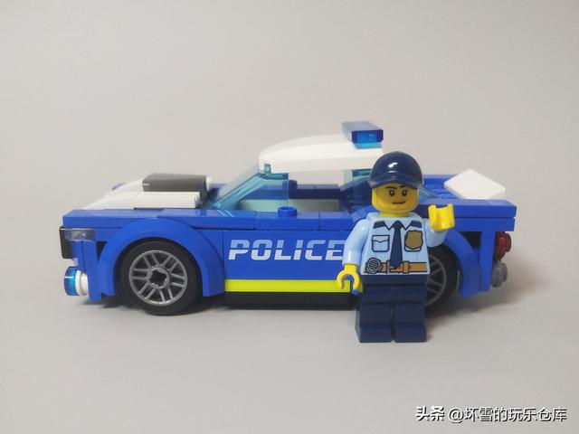 乐高城市组套装试玩，警察大战银行抢匪，保障乐高城市安全