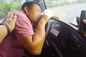 交警冲司机“咆哮”，网友：用最凶的语气说最暖的话图片