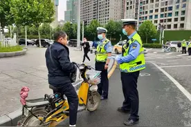 有摩托车驾照，开电动车却被罚了？交警：都犯了这“4个”错误图片