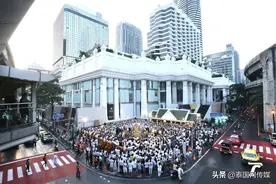 四面佛诞辰 曼谷市中心民众大排长龙前来祭拜图片